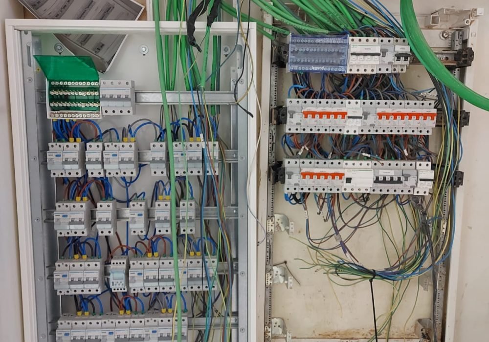 Sustitución de cuadros eléctricos.